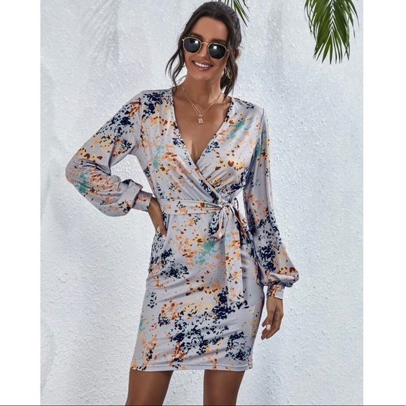 Surplice Front Printed Wrap Dress - Picture 3 of 6
